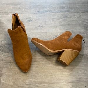 Cognac booties